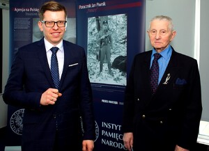 Krzysztof Drażba (IPN Gdańsk) i Sergiusz Papliński ps. „Kawka”, były żołnierz zgrupowania Antoniego Hedy ps. „Szary”