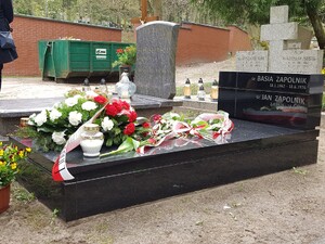 Cmentarz Srebrzysko w Gdańsku, złożenie kwiatów na grobie Jana Zapolnika