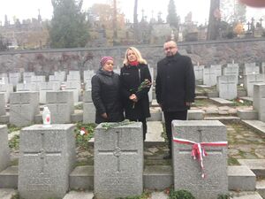 Polska delegacja przy grobie świadka zbrodni ponarskiej Kazimierza Sakowicza