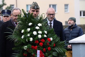Uroczystość odsłonięcia pomnika upamiętniającego ofiary zbrodniczych ideologii, niemieckiego nazizmu i sowieckiego komunizmu – Malbork, 22 lutego 2024. Fot. IPN