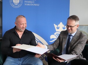Podpisanie porozumienia o współpracy pomiędzy Instytutem Pamięci Narodowej Oddział w Gdańsku a Stowarzyszeniem Brzostek Top Team - Gdańsk, 15 marca 2024