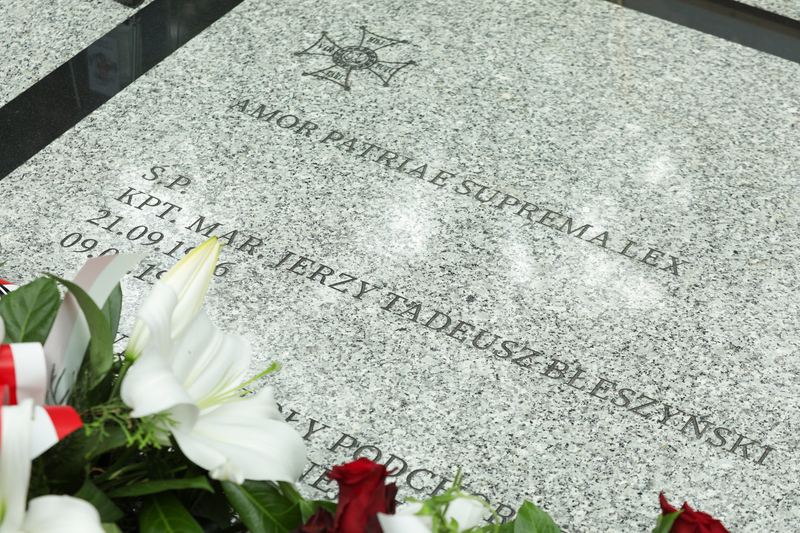 Uroczystość odsłonięcia pomnika nagrobnego kpt. mar. Jerzego Błeszyńskiego – Gdynia, 24 czerwca 2024. Fot. Mikołaj Bujak (IPN)