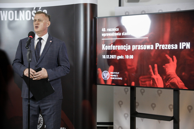 Prok. Andrzej Pozorski, szef pionu śledczego IPN, podczas konferencji prasowej na temat obchodów 40. rocznicy wprowadzenia stanu wojennego w Polsce – 10 grudnia 2021. Fot. Sławek Kasper (IPN)