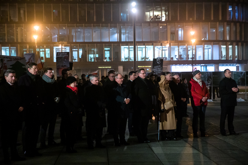 Światło Wolności w 40. rocznicę wprowadzenia stanu wojennego – Warszawa, pl. Józefa Piłsudskiego, 13 grudnia 2021. Fot. Sławek Kasper (IPN)