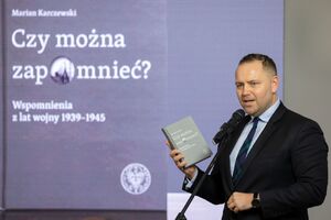 Dyskusję wokół książki Mariana Karczewskiego „Czy można zapomnieć? Wspomnienia z lat wojny 1939–1945” otworzył dr Karol Nawrocki, prezes IPN – 11 stycznia 2022. Fot. Mikołaj Bujak (IPN)