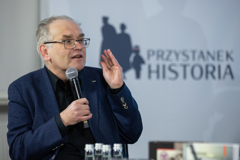 Red. Piotr Zaremba, prowadzący dyskusję „Od referendum do sfałszowanych wyborów: 1946–1947 r. Proces przejmowania władzy przez komunistów w Polsce” – 19 stycznia 2022. Fot. Mikołaj Bujak (IPN)
