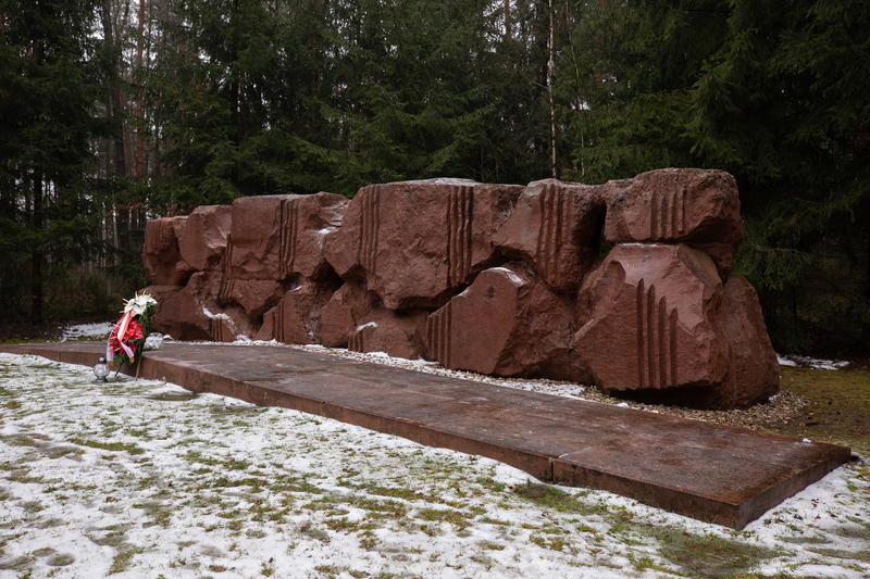Wizyta przedstawicieli IPN w Muzeum Treblinka, gdzie w latach 1941–1944 funkcjonował niemiecki nazistowski obóz zagłady i obóz pracy – 27 stycznia 2022. Fot. Mikołaj Bujak (IPN)