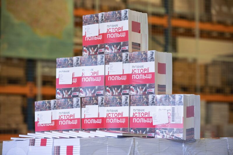 Przygotowany przez IPN „Путівник з історії Польщі 966–2016” (Przewodnik po historii Polski 966–2016) – Warszawa, 4 maja 2022. Fot. Mikołaj Bujak (IPN)