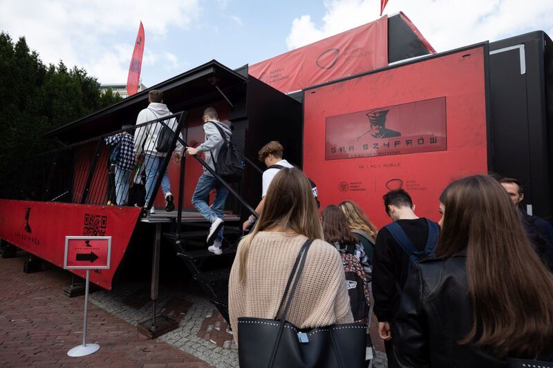 „Gra szyfrów” – mobilny showroom – Warszawa, 14 września 2022. Fot. Mikołaj Bujak (IPN)