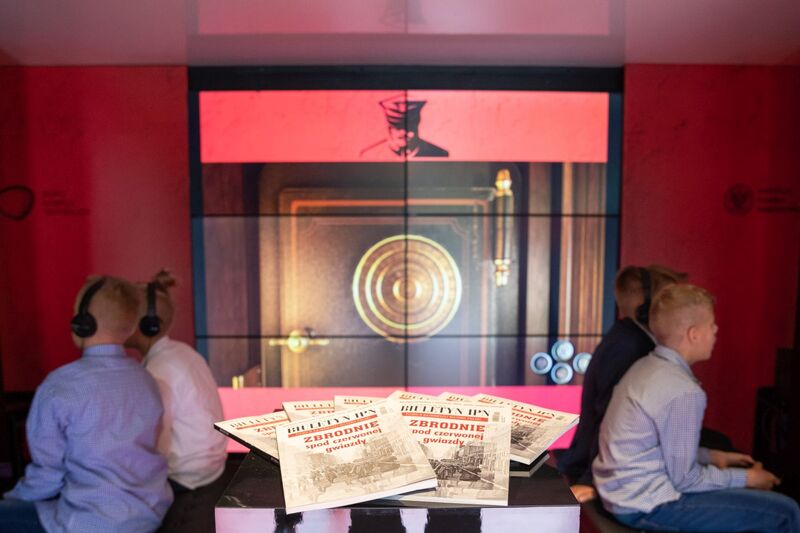 „Gra szyfrów” – mobilny showroom – Warszawa, 14 września 2022. Fot. Mikołaj Bujak (IPN)