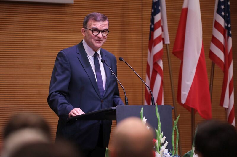 Prof. Tadeusz Wolsza, przewodniczący Kolegium IPN, podczas otwarcia wystawy „»Ramię krzep – Ojczyźnie służ«. 135 rocznica powstania Sokolstwa Polskiego w Ameryce” – Warka, 16 września 2022. Fot. Mikołaj Bujak (IPN)