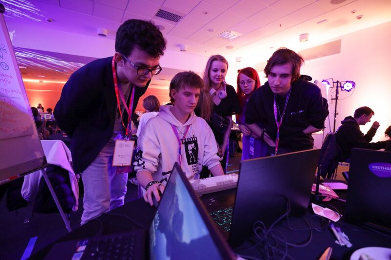 Uczestnicy hackathonu Histhack podczas Kongresu Pamięci Narodowej – Warszawa, 14 kwietnia 2023. Fot. Mikołaj Bujak (IPN)