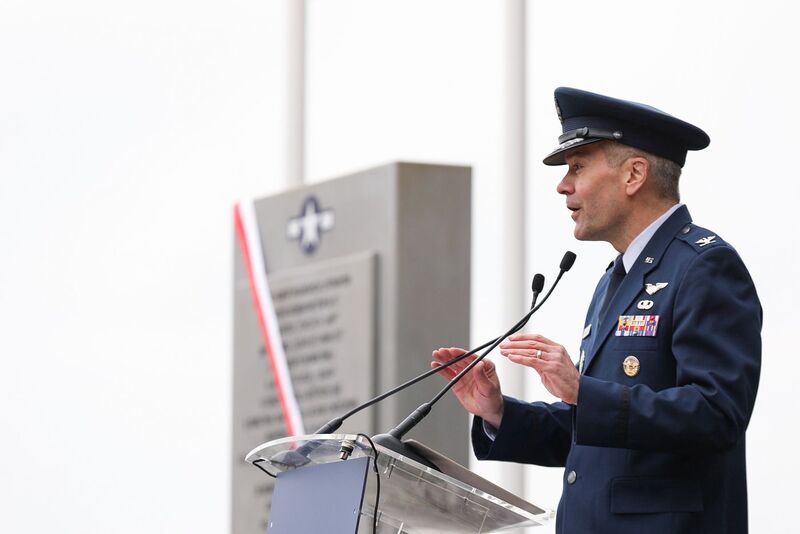 Uroczyste odsłonięcie pomnika ku czci amerykańskich lotników – Słuchowo, 17 kwietnia 2023. Fot. Mikołaj Bujak (IPN)