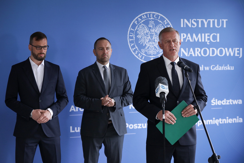 Śledztwo w sprawie śmierci Jana Samsonowicza – konferencja prasowa prezesa IPN dr. Karola Nawrockiego i dyrektora pionu śledczego IPN Andrzeja Pozorskiego – Gdańsk, 30 czerwca 2023. Fot. Mikołaj Bujak (IPN)