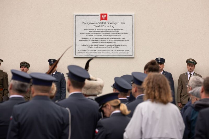 Uroczystość odsłonięcia tablicy pamięci Ofiar Niemieckiej Zbrodni Pomorskiej – Starogard Gdański, 2 października 2023. Fot. Mikołaj Bujak (IPN)