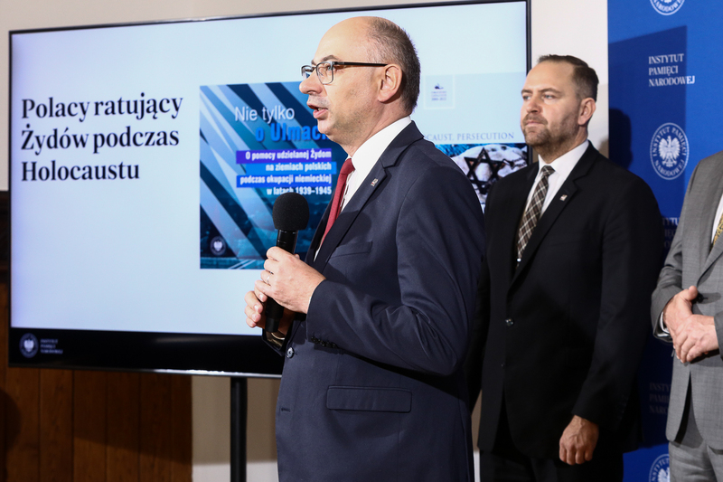 Nie da się zbudować świadomej i bezpiecznej przyszłości bez refleksji historycznej – konferencja prasowa IPN – 25 października 2023. Fot. Sławek Kasper (IPN)