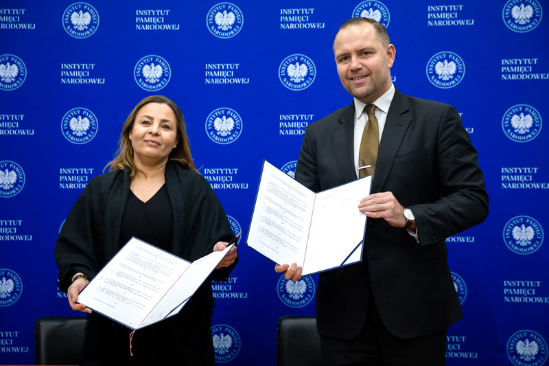 Archiwum Związku Polaków w Niemczech trafiło do Instytutu Pamięci Narodowej – konferencja. Warszawa, 20 listopada 2023. Na zdj. dr Karol Nawrocki oraz Anna Wawrzyszko, prezes Związku Polaków w Niemczech. Fot. Sławek Kasper (IPN)