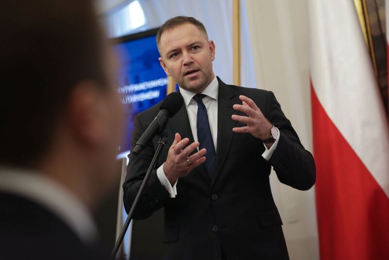Uroczystość wręczenia not identyfikacyjnych Na zdj. dr Karol Nawrocki, prezes IPN – Warszawa, 1 grudnia 2023. Fot. Mikołaj Bujak (IPN)