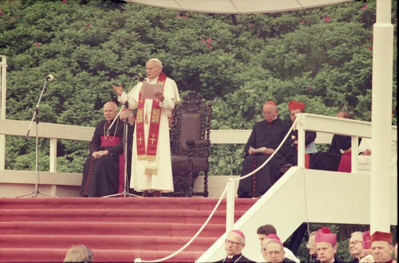 Spotkanie papieża Jana Pawła II z młodzieżą w Gdańsku na Westerplatte w dniu 12.06.1987 r., dar prywatny: Paweł Glanert.