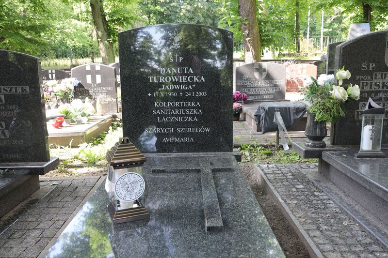 Na cmentarzu Garnizonowym w Gdańsku wyremontowaliśmy nagrobek Danuty Turowieckiej, harcerki Szarych Szeregów - Gdańsk, 7 czerwca 2024