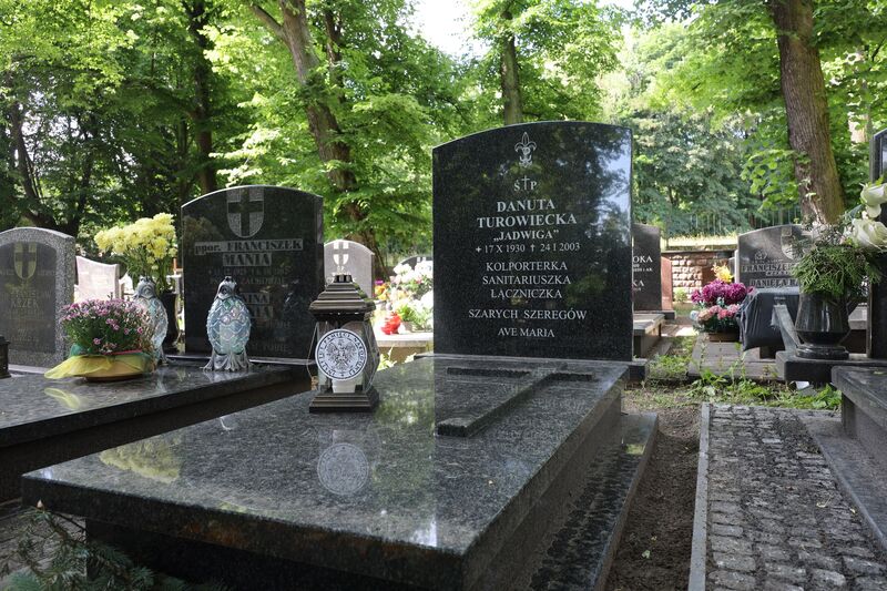 Na cmentarzu Garnizonowym w Gdańsku wyremontowaliśmy nagrobek Danuty Turowieckiej, harcerki Szarych Szeregów - Gdańsk, 7 czerwca 2024