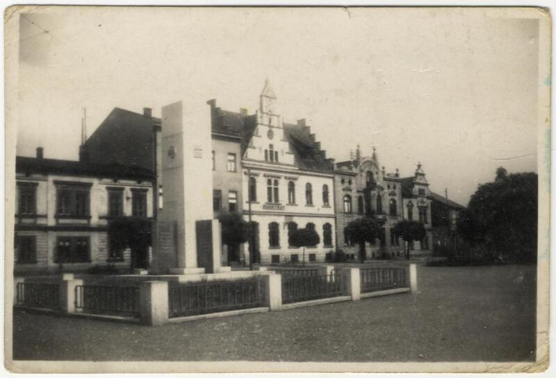 Fotografia przedstawiająca centrum dawnego Łucka, dar prywatny: Tadeusz Wolak.