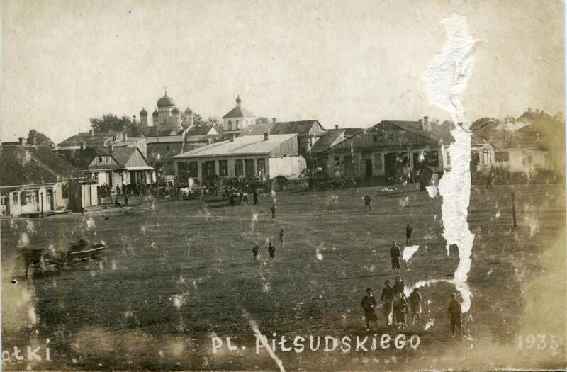 Plac Piłsudskiego w miejscowości Kołki (w okresie II RP powiat łucki, województwo wołyńskie) w 1935 r., dar prywatny: Tadeusz Wolak.