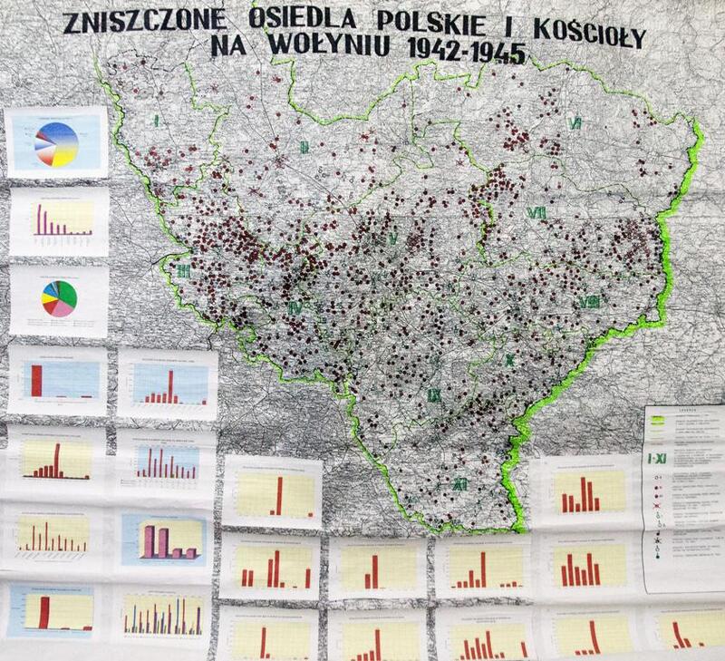 Mapa z zaznaczonymi miejscami, gdzie zniszczono polskie osiedla i kościoły na Wołyniu podczas II wojny światowej, dar prywatny: Władysław Filar.