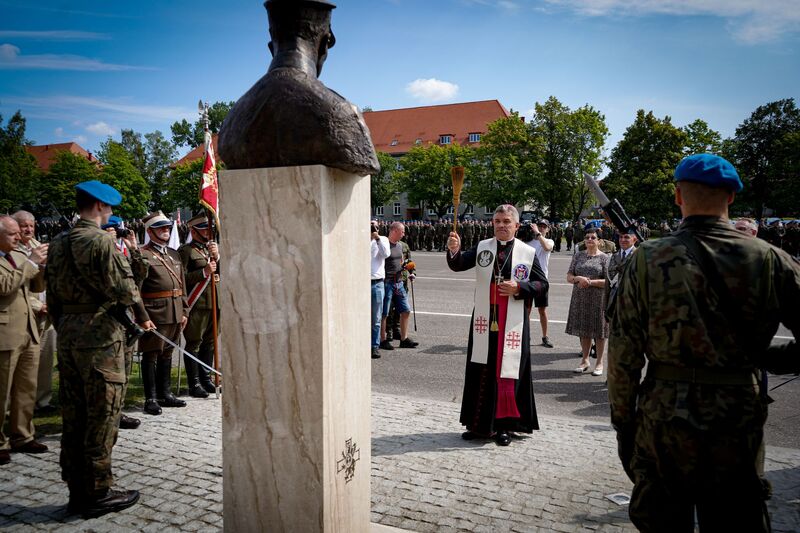 Uroczyste odsłonięcie pomnika gen. bryg. Stanisława Grzmota-Skotnickiego - Słupsk, 26 lipca, fot. Maja Studzińska
