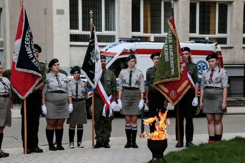 Uroczystości pod tablicą upamiętniającą hcm. Jana Ożdżyńskiego