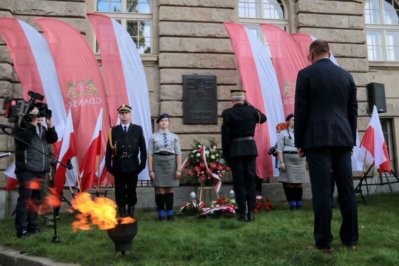 Uroczystości pod tablicą upamiętniającą hcm. Jana Ożdżyńskiego