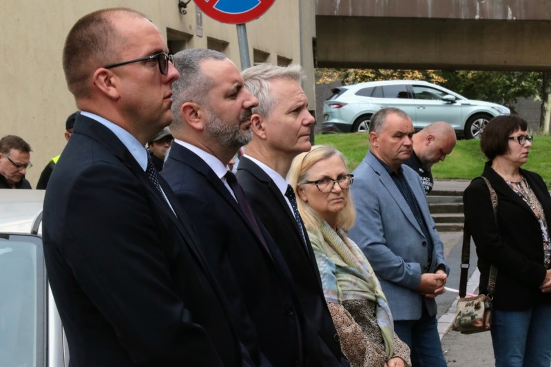 Uroczystości w miejscu pamięci przy budynku Victoriaschule