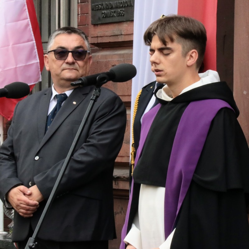 Uroczystości w miejscu pamięci przy budynku Victoriaschule