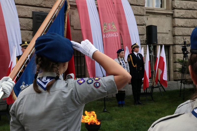 Uroczystości pod tablicą upamiętniającą hcm. Jana Ożdżyńskiego