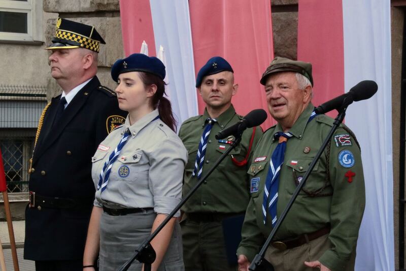 Uroczystości pod tablicą upamiętniającą hcm. Jana Ożdżyńskiego