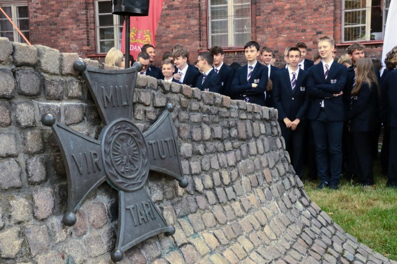Uroczystości pod pomnikiem Obrońców Poczty Polskiej