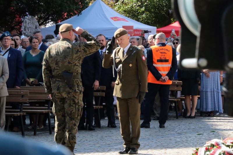 Uroczystości pod pomnikiem Obrońców Poczty Polskiej