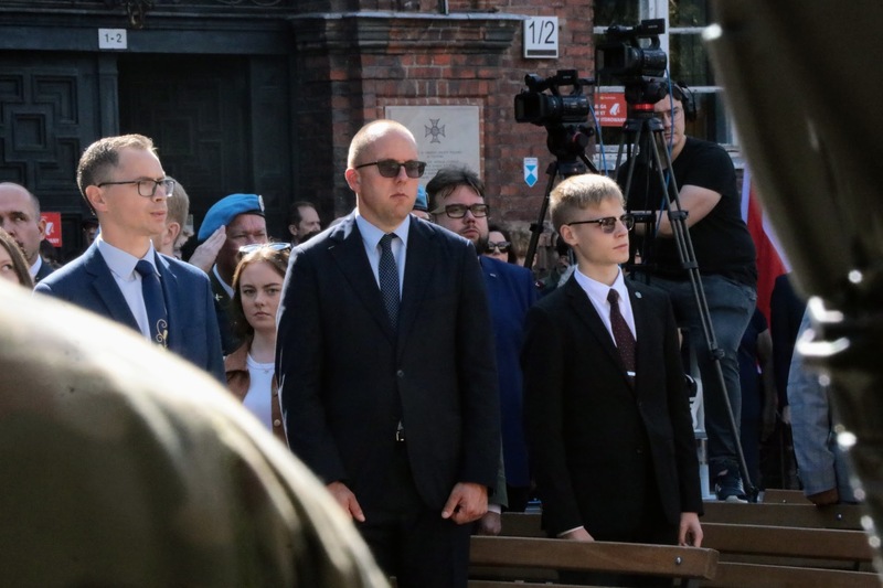 Uroczystości pod pomnikiem Obrońców Poczty Polskiej