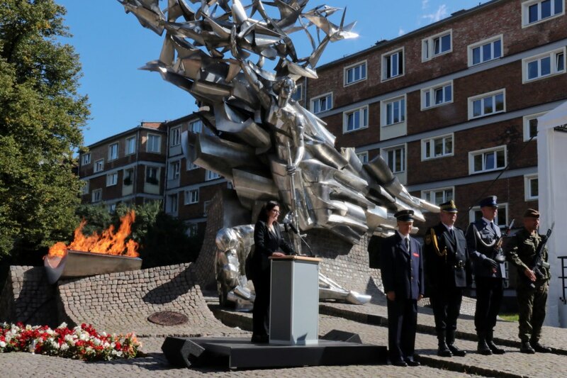 Uroczystości pod pomnikiem Obrońców Poczty Polskiej