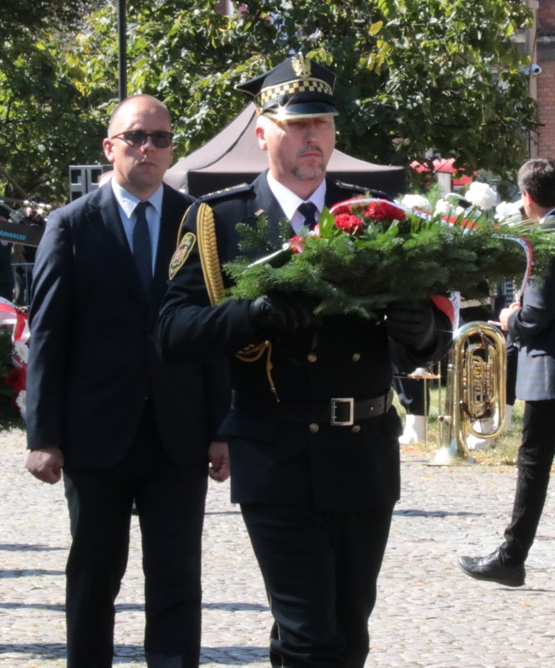 Uroczystości pod pomnikiem Obrońców Poczty Polskiej