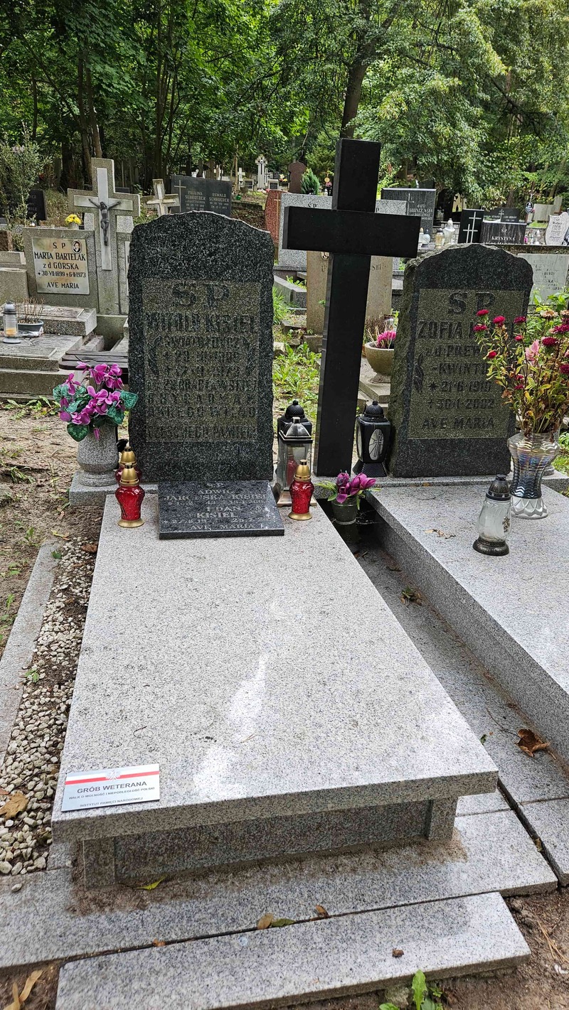 Nagrobek Witolda Kisiela na Cmentarzu Srebrzysko w Gdańsku.