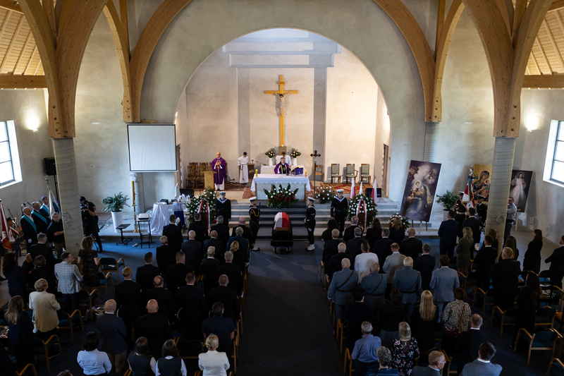 Uroczystości pogrzebowe szczątków śp. nieznanego Żołnierza Wojska Polskiego, poległego we wrześniu 1939 roku w obronie Kępy Oksywskiej – Kosakowo, 19 września 2024, fot. R. Jocher