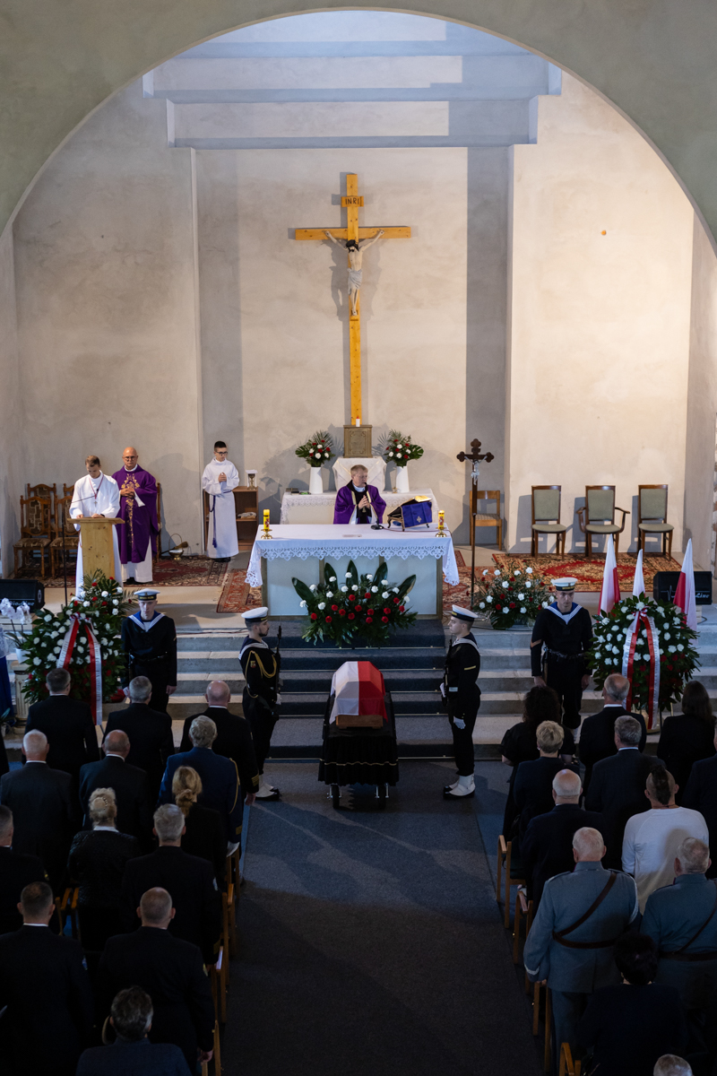 Uroczystości pogrzebowe szczątków śp. nieznanego Żołnierza Wojska Polskiego, poległego we wrześniu 1939 roku w obronie Kępy Oksywskiej – Kosakowo, 19 września 2024, fot. R. Jocher