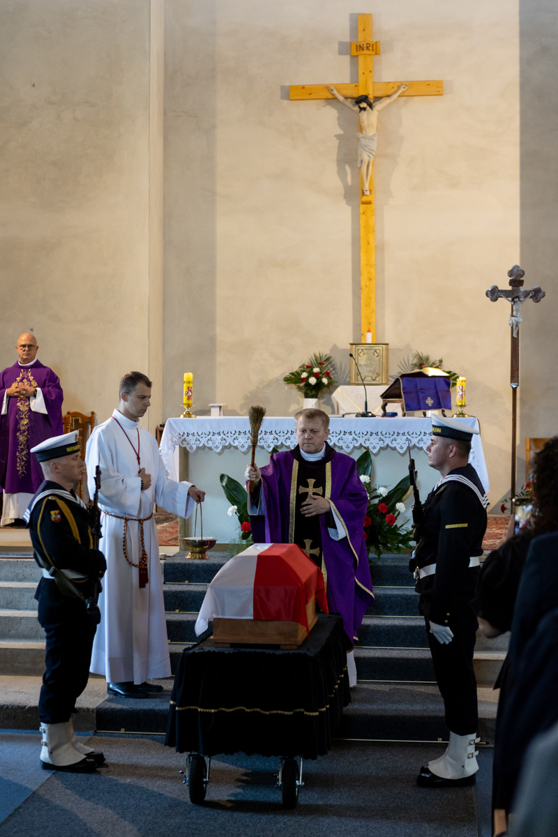 Uroczystości pogrzebowe szczątków śp. nieznanego Żołnierza Wojska Polskiego, poległego we wrześniu 1939 roku w obronie Kępy Oksywskiej – Kosakowo, 19 września 2024, fot. R. Jocher