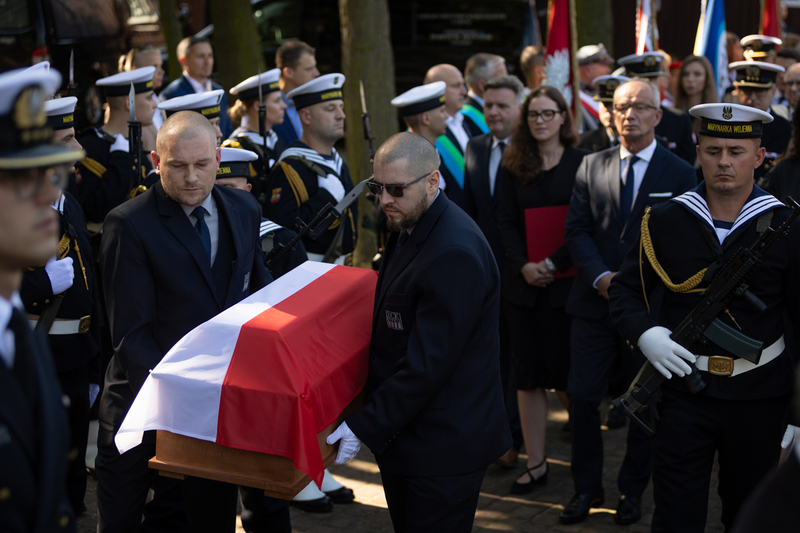 Uroczystości pogrzebowe szczątków śp. nieznanego Żołnierza Wojska Polskiego, poległego we wrześniu 1939 roku w obronie Kępy Oksywskiej – Kosakowo, 19 września 2024, fot. R. Jocher