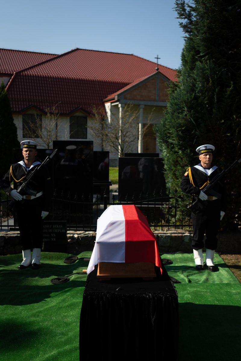Uroczystości pogrzebowe szczątków śp. nieznanego Żołnierza Wojska Polskiego, poległego we wrześniu 1939 roku w obronie Kępy Oksywskiej – Kosakowo, 19 września 2024, fot. R. Jocher