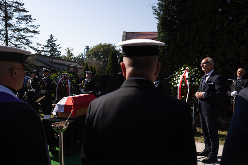Uroczystości pogrzebowe szczątków śp. nieznanego Żołnierza Wojska Polskiego, poległego we wrześniu 1939 roku w obronie Kępy Oksywskiej – Kosakowo, 19 września 2024, fot. R. Jocher