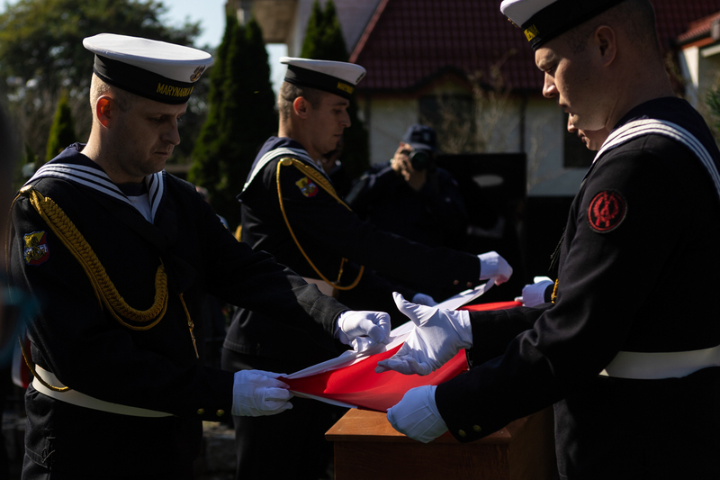 Uroczystości pogrzebowe szczątków śp. nieznanego Żołnierza Wojska Polskiego, poległego we wrześniu 1939 roku w obronie Kępy Oksywskiej – Kosakowo, 19 września 2024, fot. R. Jocher