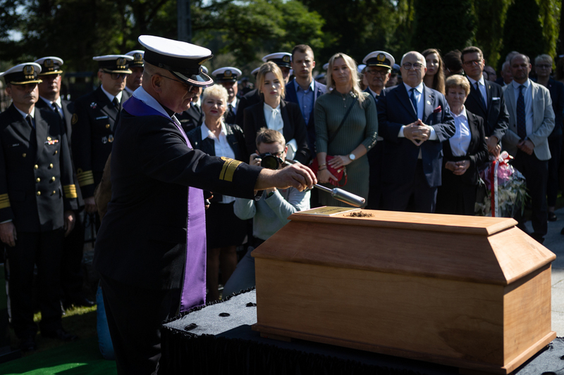Uroczystości pogrzebowe szczątków śp. nieznanego Żołnierza Wojska Polskiego, poległego we wrześniu 1939 roku w obronie Kępy Oksywskiej – Kosakowo, 19 września 2024, fot. R. Jocher