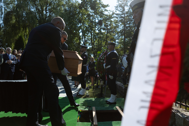 Uroczystości pogrzebowe szczątków śp. nieznanego Żołnierza Wojska Polskiego, poległego we wrześniu 1939 roku w obronie Kępy Oksywskiej – Kosakowo, 19 września 2024, fot. R. Jocher